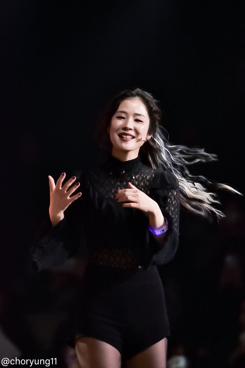 [20251012]
번 더 위치 무대인사
랑연 배우님
내가 사랑한 그 마녀~ 장꾸 러브가 익숙하지 않지만 거절하지 않는 마녀를 어케 안사랑함?