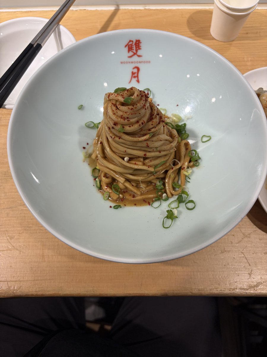 pizzaaaaa10's tweet photo. 台北にてミシュランのお店、雙月ってとこに行ってきた〜🤤
胡麻和え麺も牡蠣も美味しすぎ❗️
台湾で一番良かったお店です。 https://t.co/9plEEnm4T6