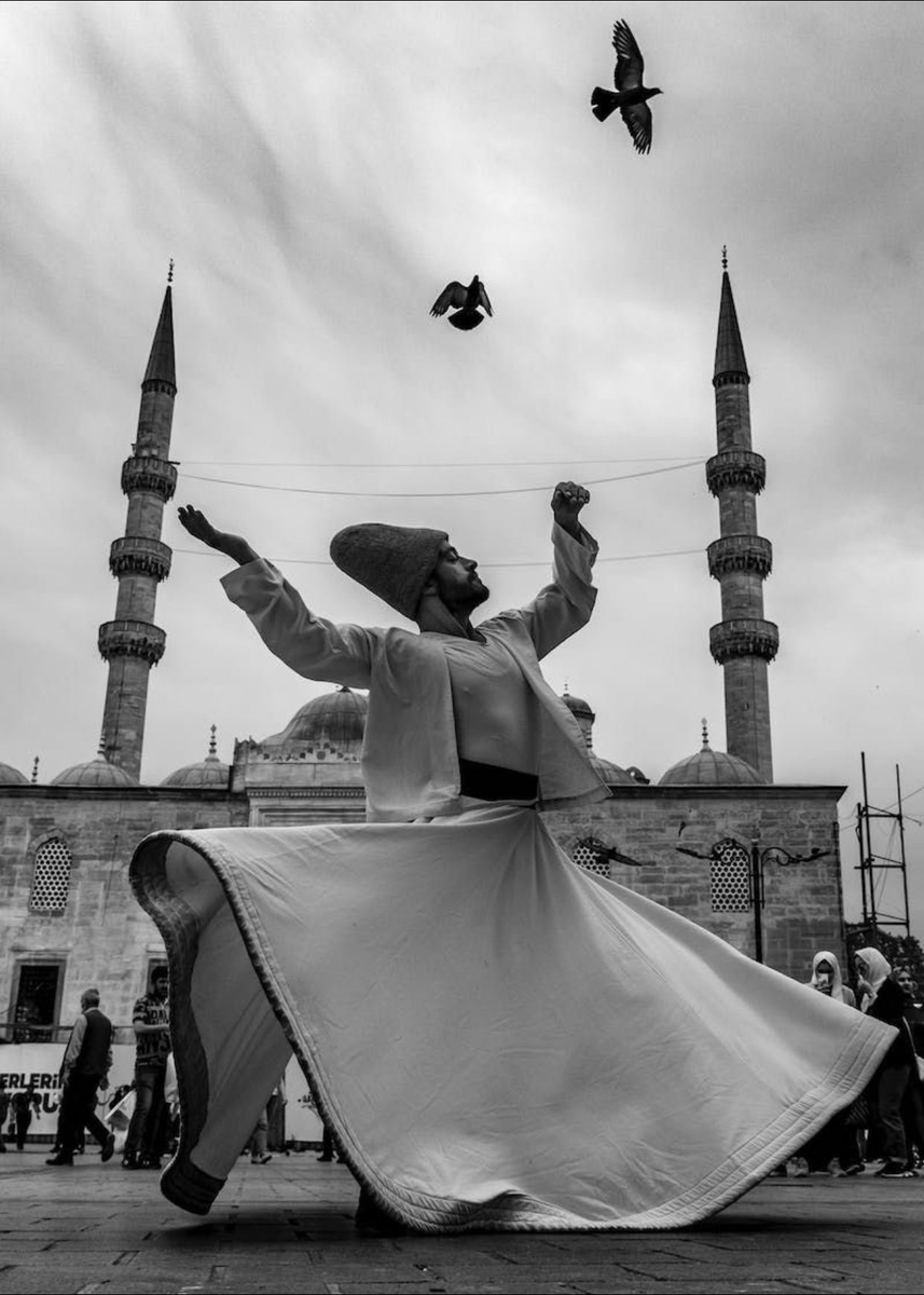 أَضْبط بوصلِة قَلْبِك جِهَة السَّمَاء، وستتبعك كُلّ الإتجاهات.

— جلال الدين الرومي