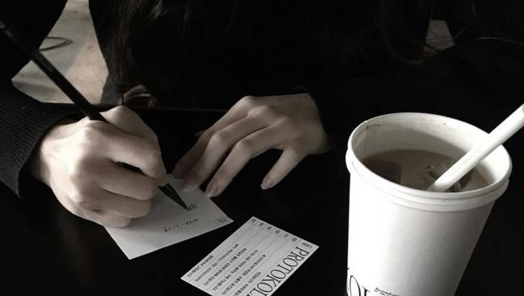 MONERCY's tweet image. ㅤ
“So, what do  you  think  is  pointless
but meaningful for others?” I ask you
randomly, but I’m ready to note down
your answer. 
ㅤ
#crovenwrites #openplot