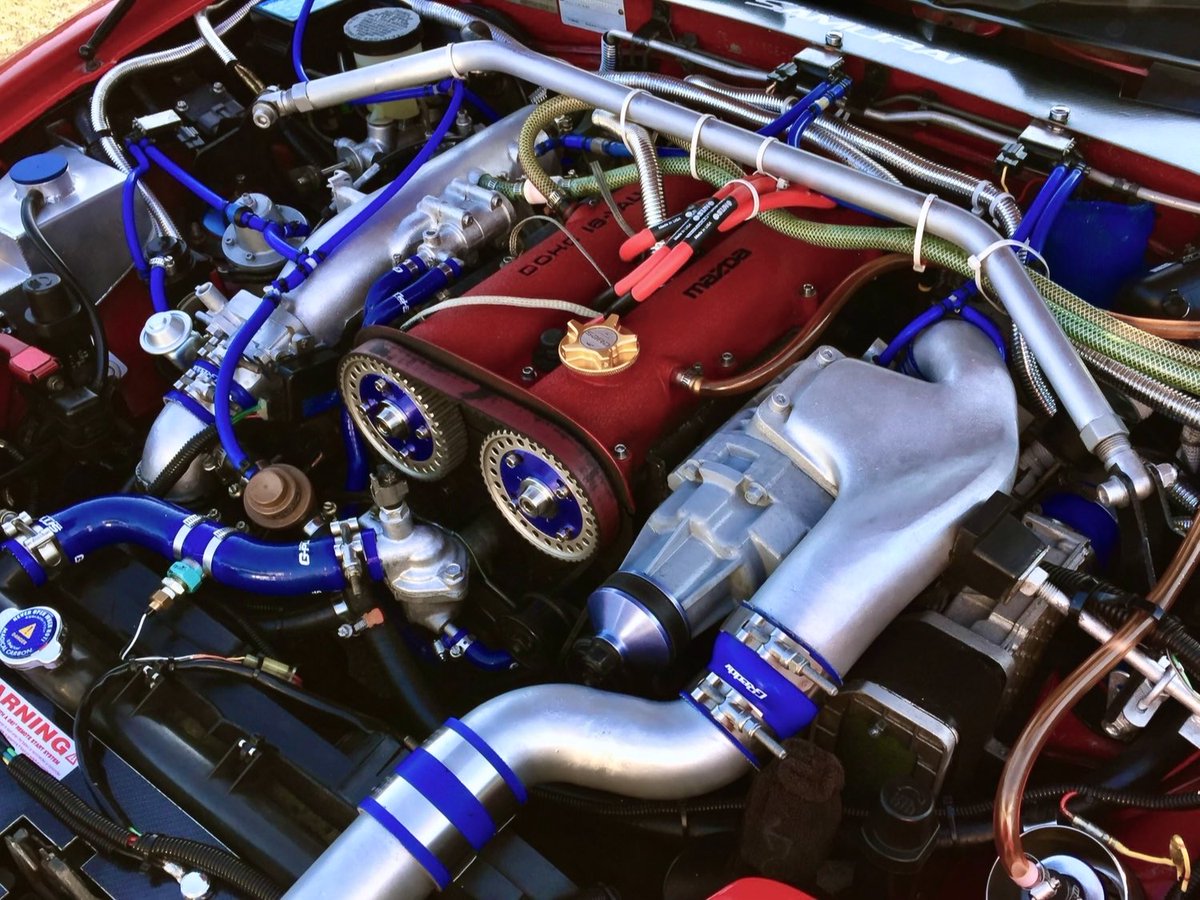 #愛車とのストーリー
憧れだった初代ロードスター。ある日小倉で偶然目にした40万円の値札見て衝動買い！スーチャー付ける時クランクプーリーを見たAMCO JAPANの丹羽さんがファミリアエンジンだと指摘→時は流れ初ジャンボリーで鬼初期超レア個体だと有識者談で発覚🧐この頃まで沼ってる自覚なかった