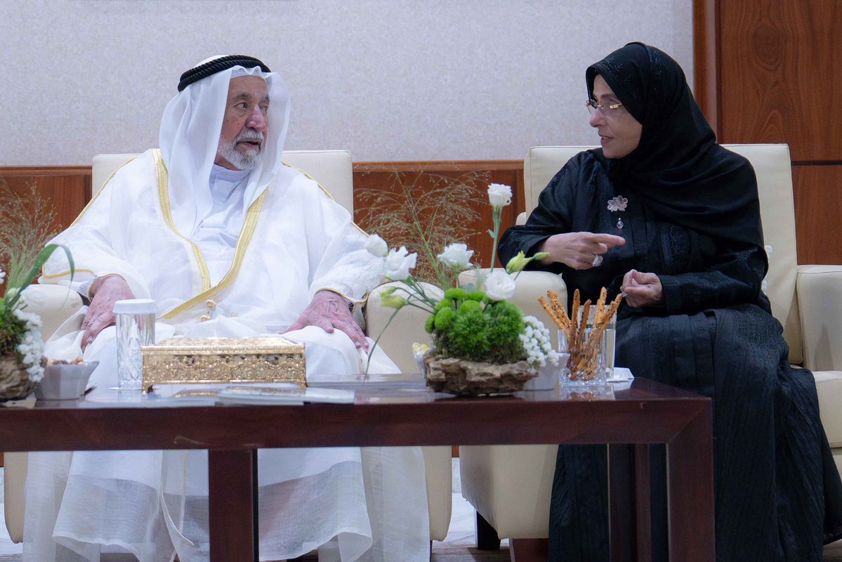 إصدار مرسوم أميري بشأن إنشاء وتنظيم المكتب الإعلامي لمجلس الشارقة للأسرة والمجتمع 

Issuing an Emiri Decree regarding the establishment and organisation of the Media Office of Sharjah Family and Community Council