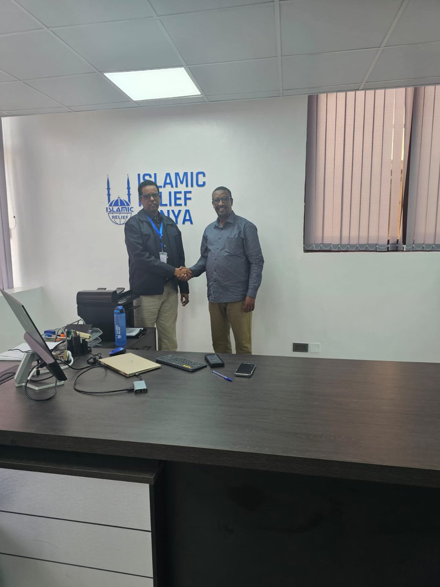 Our Executive Director, Dr. Abdinoor, engaged in discussions with Mr. Hasaan Abdi Abdille, Country Director of Islamic Relief Kenya, on potential partnerships for the upcoming Africa-Asia Youth Forum 2025.

Don't be left out: forms.gle/fkUMw38tK6QKEg…

Register today!

#AAYF2025