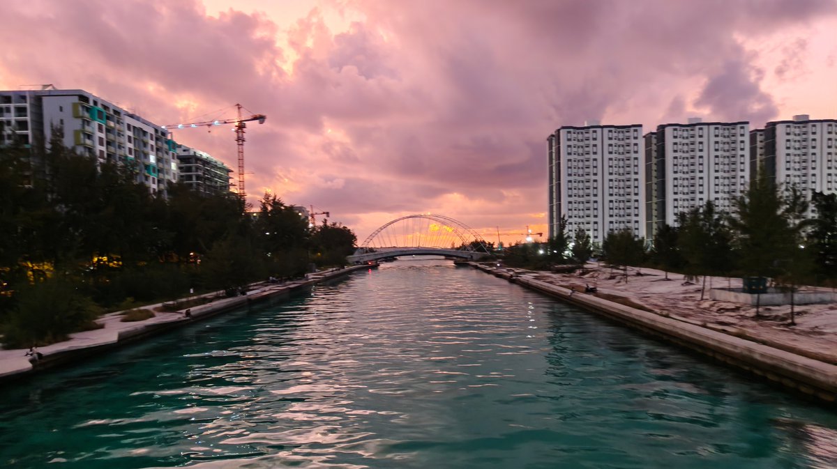 CSCEC_MALDIVES's tweet image. Thrilled to mark the 36th International Day for Disaster Risk Reduction! #CSCEC proudly supports the Maldives with 7,000 Social Housing Units for 40,000 people and the Hulhumalé Channel offering safe &amp;amp; comfortable recreational spaces. Together for a sustainable future!