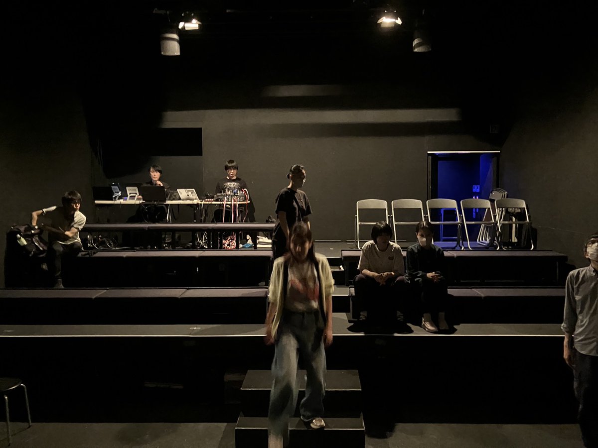 アムリタの演劇『∞人姉妹/夜を泳ぐ』無事にすべての上演を終えました。
ご来場の皆さま本当にありがとうございます。また会いましょう。お気にかけてくださった皆さま、今度こそ会えれば嬉しいです。その日を楽しみにまた生きていきます。
#アムリタ2025