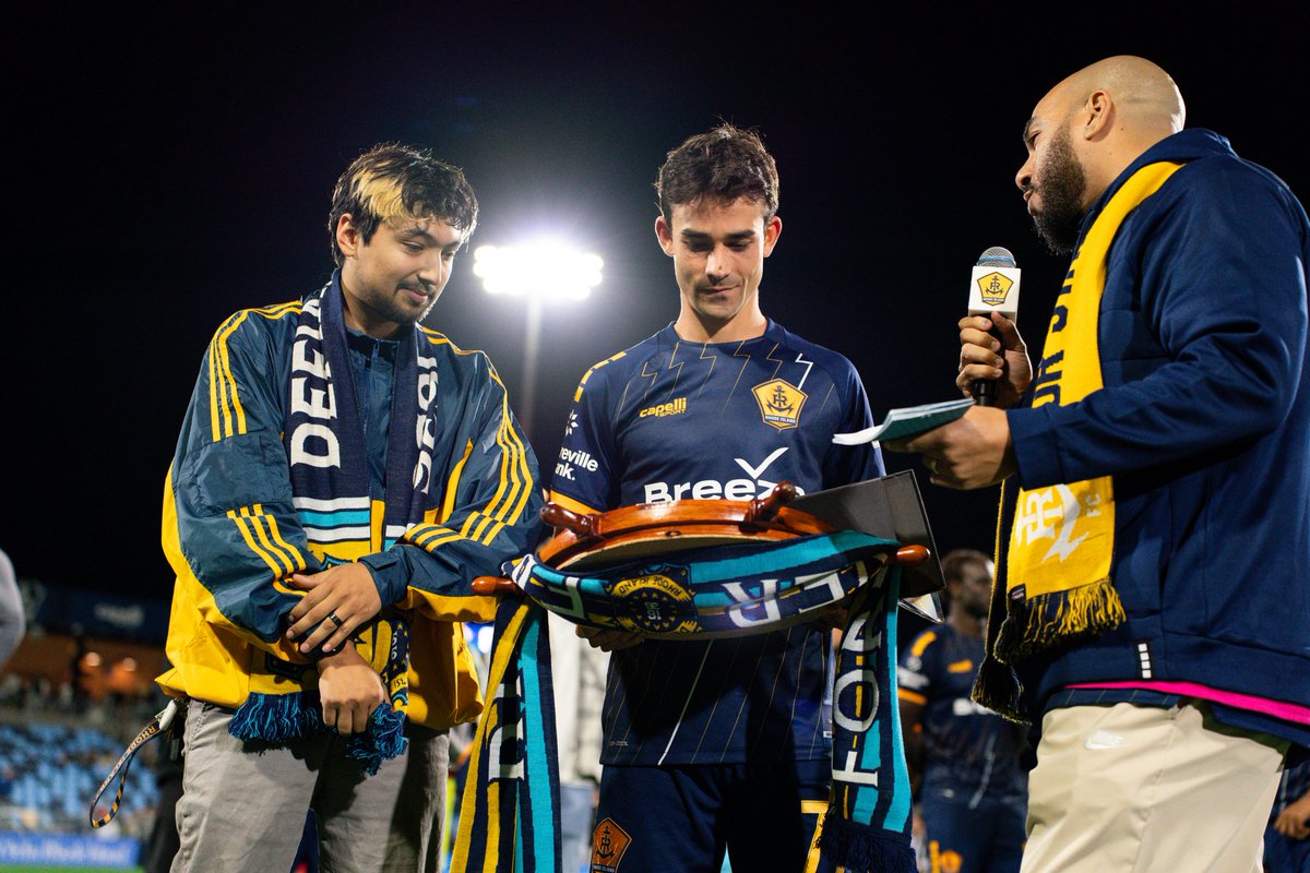 DEFIANCE 1636 PLAYER OF THE YEAR Amos Shapiro Thompson

"This man has embodied what it is to be one with the supporters and the grit of La Barra Bahia. He fights every game and never stops pushing. Le pone ganas en todos los partidos."

GRACIAS AMOS!

#RIFC #ForeverFaithfuIRI