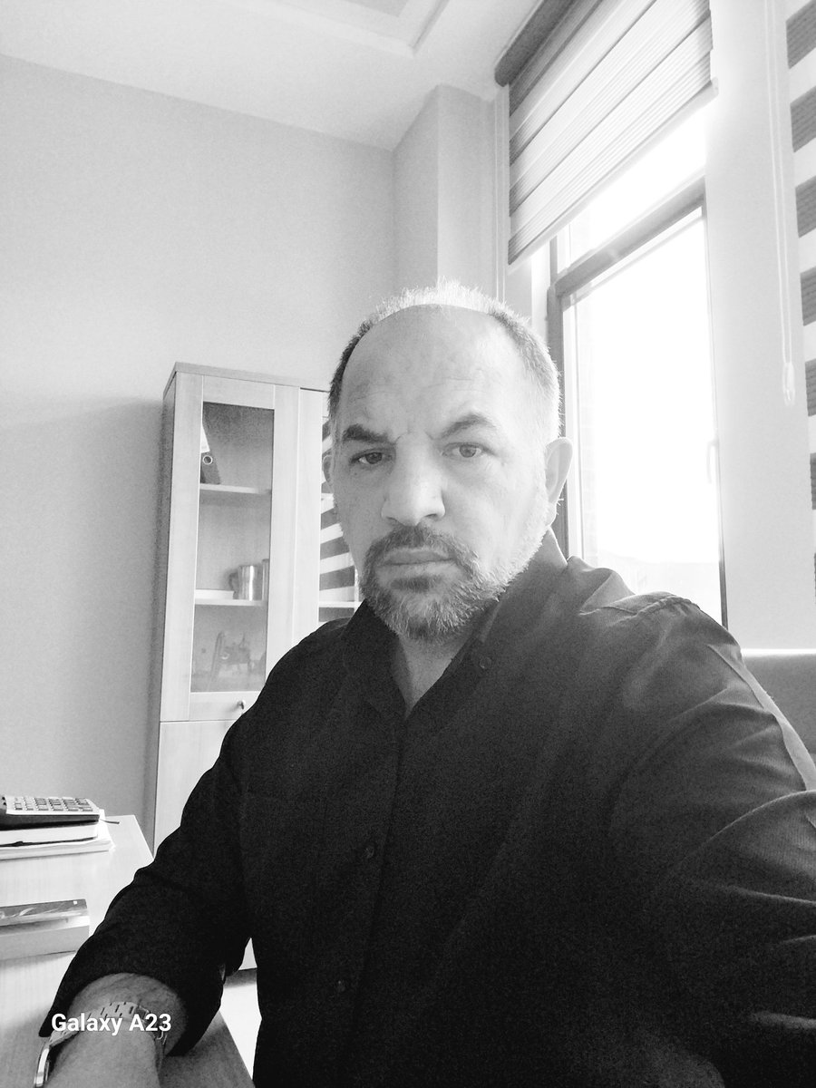 Bazen sade olmak en renkli duruştur.