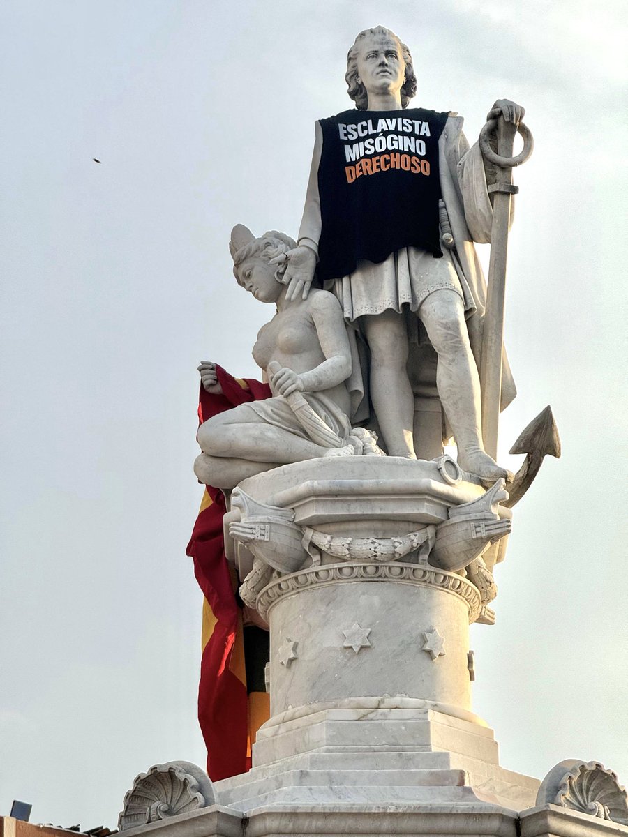 Mientras esta estatua de Cristóbal Colón, con una mujer indígena sometida a sus pies, siga erguida en la plaza principal de Cartagena, se mantendrá  vigente una mentalidad colonial, de esclavitud sexual y étnica.

Debería estar en el Museo de la Inquisición.

<a href="/petrogustavo/">Gustavo Petro</a>