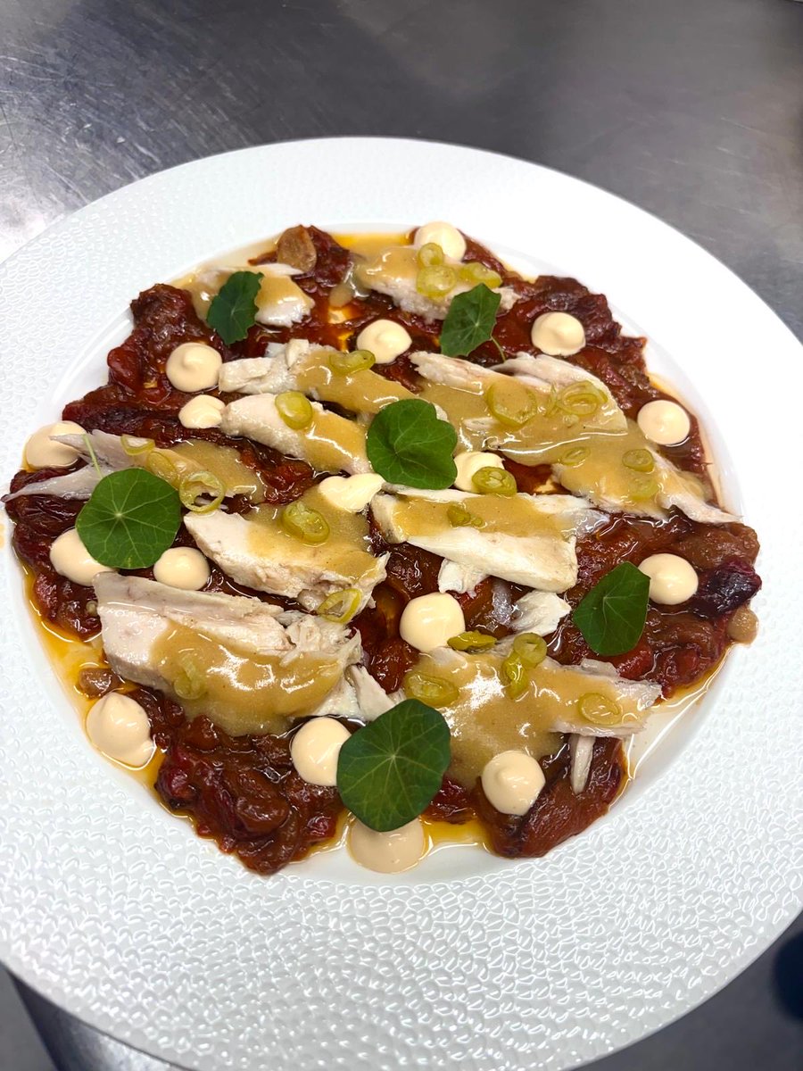 RteTrueba's tweet photo. Ventresca a baja temperatura con su escabeche sobre pimientos rojos confitados y su mayonesa.On egin!!! https://t.co/73E4go6hek