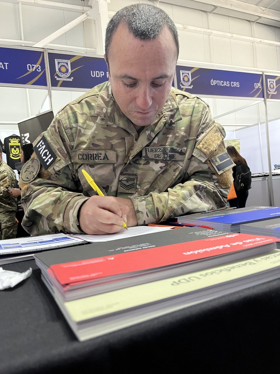 udp_cl's tweet image. #VespertinasUDP | 🗣️La Universidad Diego Portales, a través de las Escuelas Vespertinas y Posgrados UDP, participaron en la “Expo Bienestar 2025”, organizada por la División de Bienestar Social (DBS) de la Fuerza Aérea de Chile (FACH)🤩
Conoce más en carrerasvespertinas.udp.cl/escuelas-vespe…📲