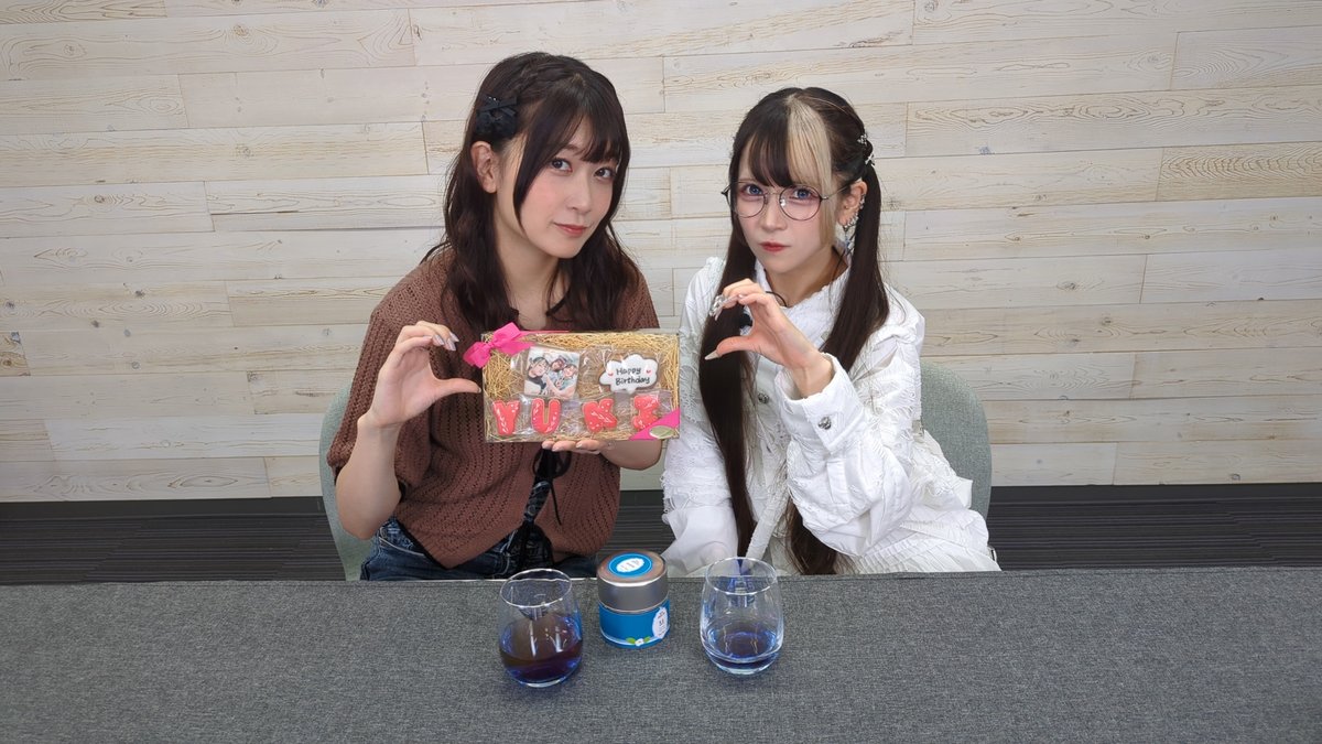 「三原色」もぜひまたやりたいですね～❤💚💙

※川口さんが田中さんにプレゼントしそびれてしまった3人の写真入りのプレゼントを添えて。

#りなりで