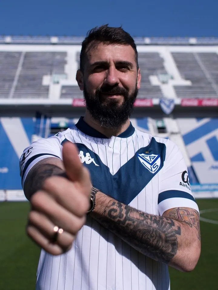 Los máximos goleadores de Vélez Sarsfield en el Siglo XXI
1) Rolando Zárate: 141 partidos - 53 goles 
2) Mauro Zárate: 145 partidos - 53 goles
3) Lucas Pratto: 203 partidos - 51 goles
4) Santiago Silva: 93 partidos - 42 goles
5) Roberto Nanni: 127 partidos - 42 goles
6) Lucas
