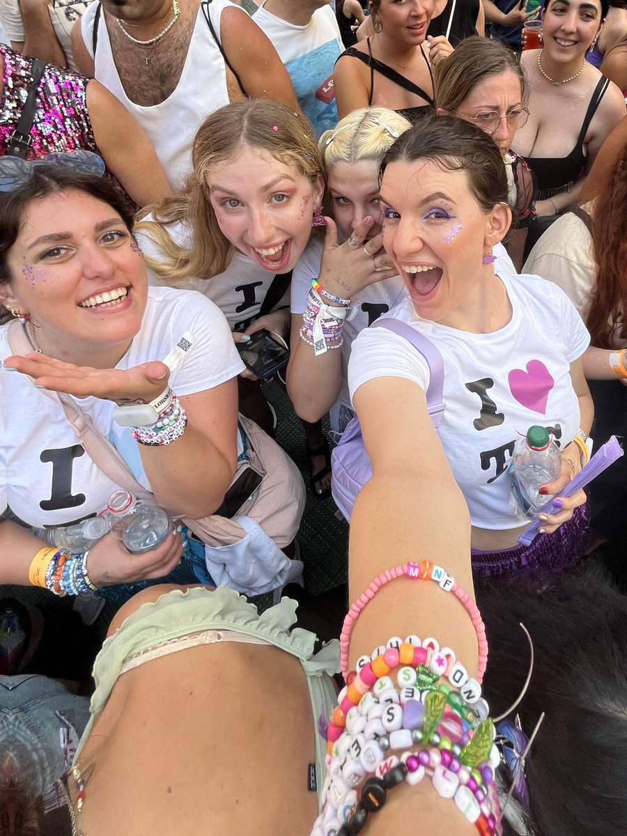 whitewineswift's tweet image. eras tour forever ♾️🫶🏼 

#SwiftDay @taylornation13