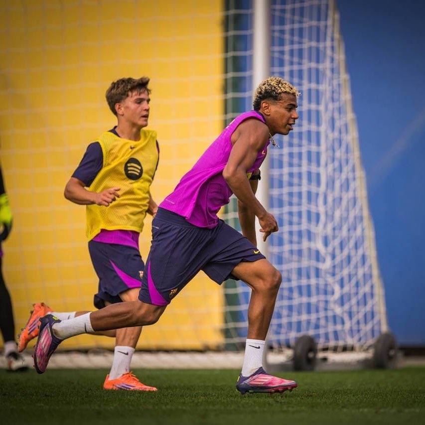 BarcaWorldwide's tweet image. Lamine Yamal is back in the training🤩