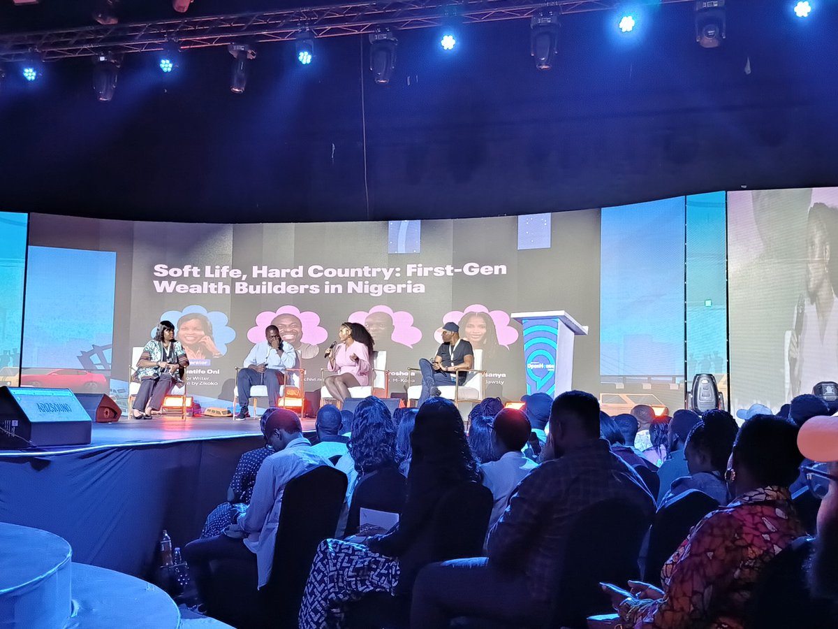 LilryanneC's tweet photo. Over the weekend, I attended the @piggyvest Open House at Balmoral Events Center, Sheraton, Ikeja. 💙

I came ready to learn, network &amp; have fun. And @piggyvest didn’t disappoint! 🙌🏽

MC Toba brought the energy 🔥 https://t.co/6htns3XSgn