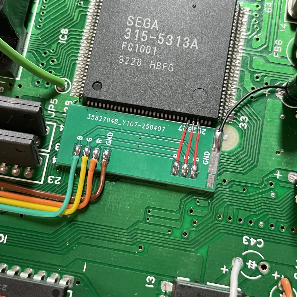 RetroJeff83's tweet image. Order 6322 Complete!
Sega Genesis Model 1 (VA6) came in for a @zaxour Triple Bypass V2+ Install and a Full Recap Service
Wired up CVBS restoration and headphone audio restore as always 👍
🧵 1/3