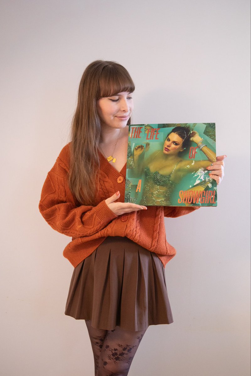 folkmari13's tweet image. i swore my loyalty to Taylor, #TSTheLifeofaShowgirl and @taylornation13 🫶🏻
this is our first #SwiftDay with the newest member to the family and i think it’s forever❤️🔥 thank you @taylorswift13 for this beautiful, beautiful album that made my sky opalite!!