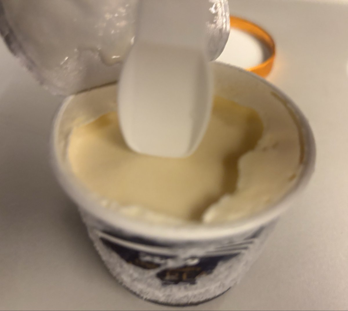 kobahawk's tweet image. 新幹線で帰京中。
またやってもうた。
刺さらん。