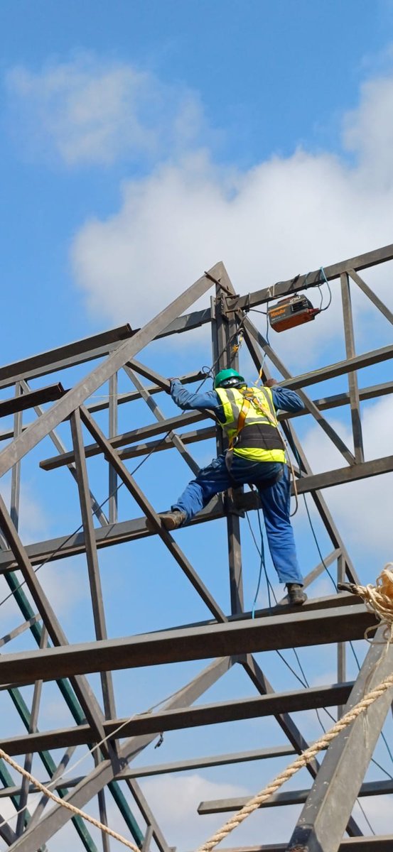 _oradgroup_'s tweet image. They may not stand on the podium, but they make the difference.
Every structure we build carries the fingerprints of countless hardworking hands,  the ones mixing, measuring, lifting, and perfecting.
#construction #team #structures #updates #progress #oradgroup #fdgafrica