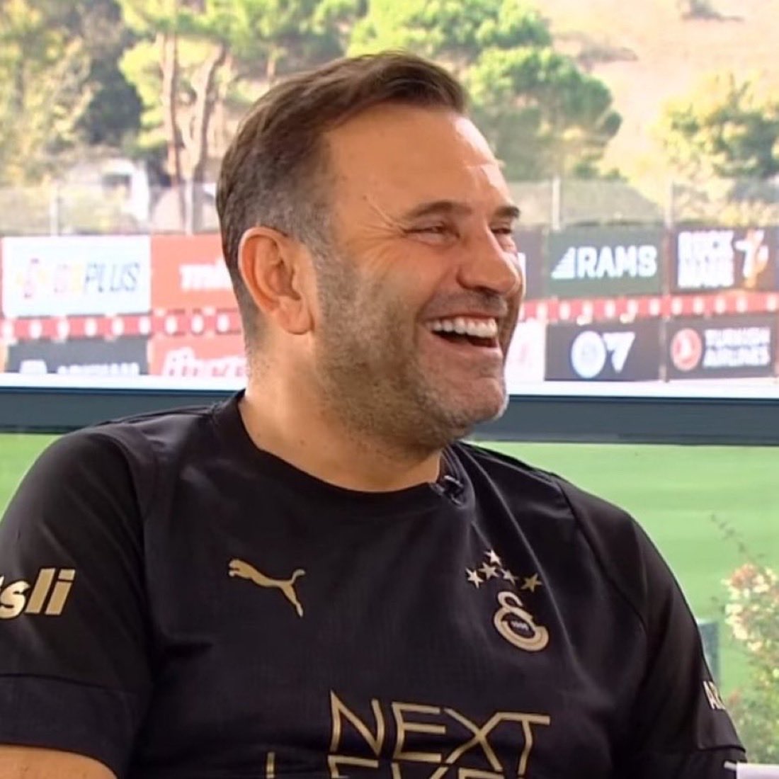 FenerSports_tr1's tweet photo. Soru: Keşke yapmasaydım dediğiniz bir şey?

Okan Buruk: "Valla Ali Yiğit’i söyleyeceğim." (gülerek) https://t.co/e2Km1oTP9k