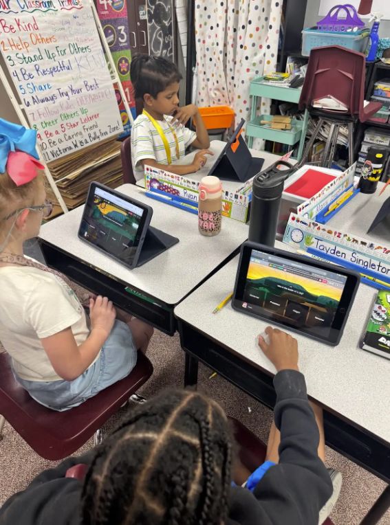 gccisd_edtech's tweet image. Mrs. Land’s 2nd graders at Victoria Walker Elementary explored the roles and responsibilities of our leaders, the president, governor, and mayor, using Wayground Mastery Peak and video assessment tools! 🎥✨