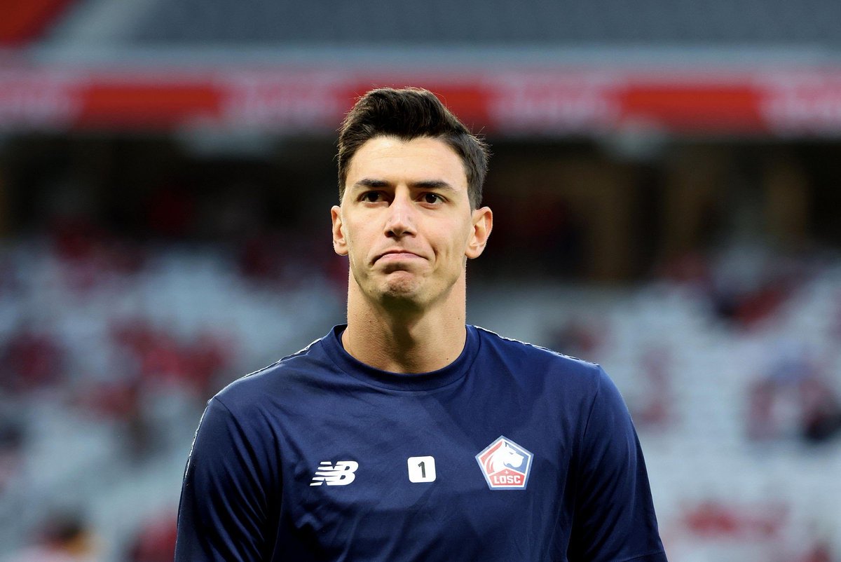 Berke Özer’in yakın çevresine,

“Eğer ben Galatasaray’da, Uğurcan ise Lille’de oynasaydı eminim ki ben ilk 11 olurdum. Bana yapılanlar Emirhan Topçu ve Can Uzun’a da yapılıyor.” dediği söyleniyor.

-TV1000
