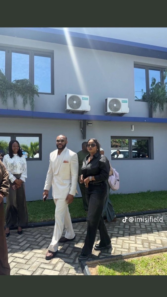 Liquorozay's tweet image. Aesthetically pleasing sibling🌚
They look so good ❤️
#kola #imisi
#BBNaija