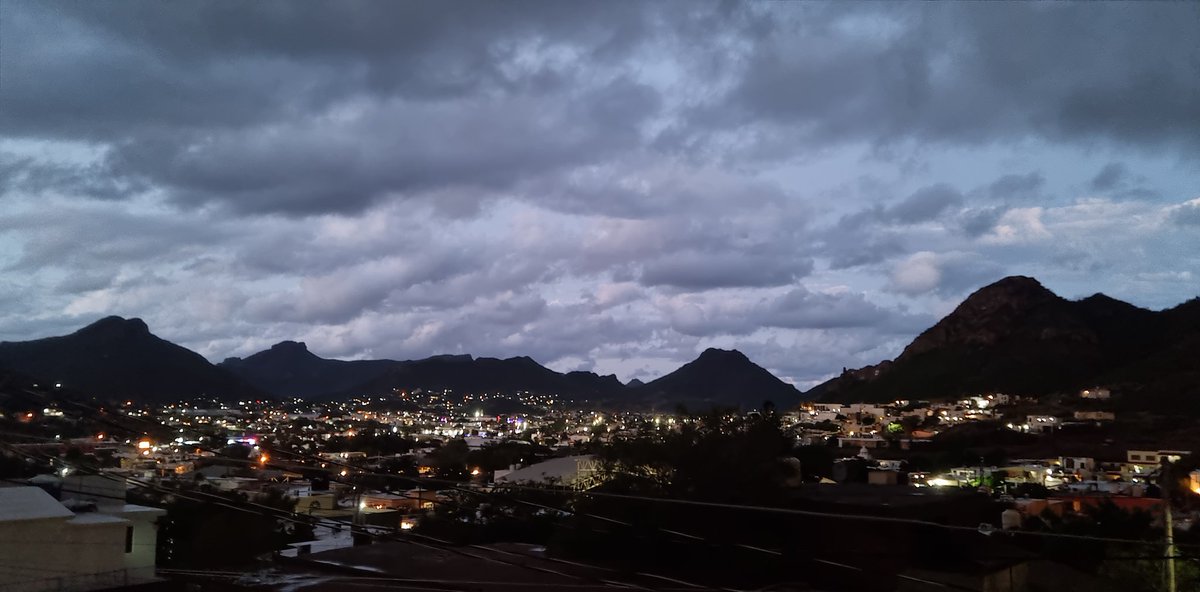 Amanece con llovizna 🌨
#Guaymas #Raymond #lluvias