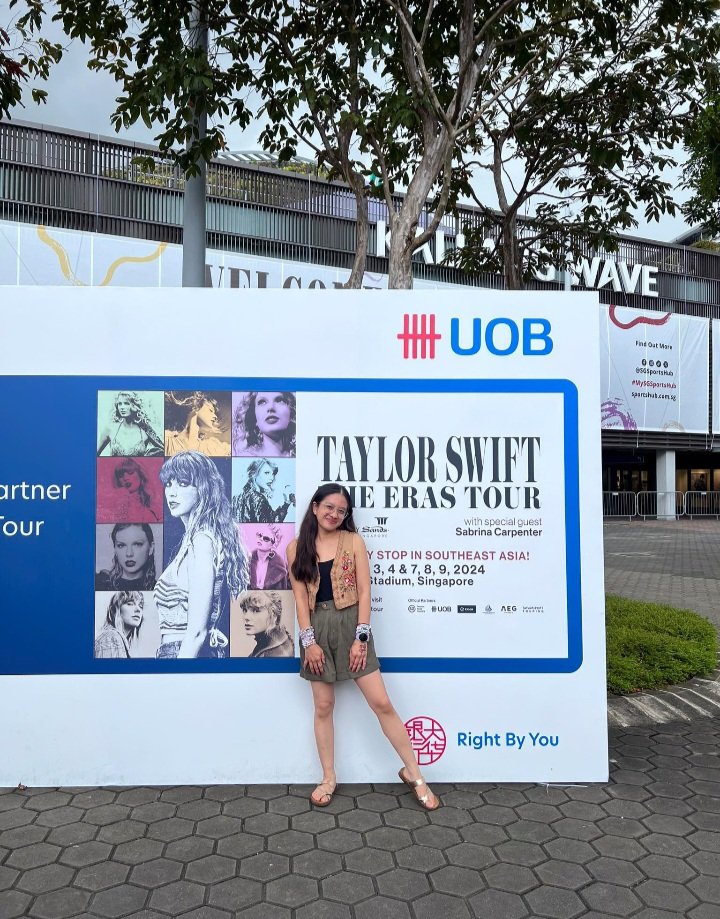 steffyswiftie's tweet photo. My dream of seeing Taylor perform live in concert became a reality last year for me. My very first concert will forever be a core memory.Can't wait to watch the docuseries and relive all that happy and magical feeling from the eras 😭❤️🥺 #SwiftDay @taylornation13 @taylorswift13 https://t.co/boCjMfPLUt
