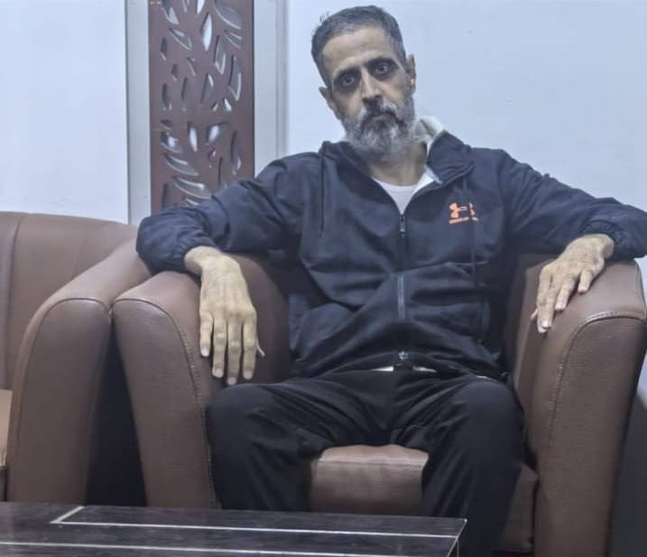 اللہ اکبر
33 سال کی اسیری کے بعد... قیدیوں میں نمایاں ترین شخصیات میں سے ایک!

قسام کمانڈر "محمود عیسیٰ" کی رہائی اور رفح کراسنگ اور پھر مصر پہنچنے کی پہلی تصویر۔

 قابض اسرائیلی فوج انہیں مقاومت کے خطرناک ترین رہنماؤں میں شمار کرتی ہے۔