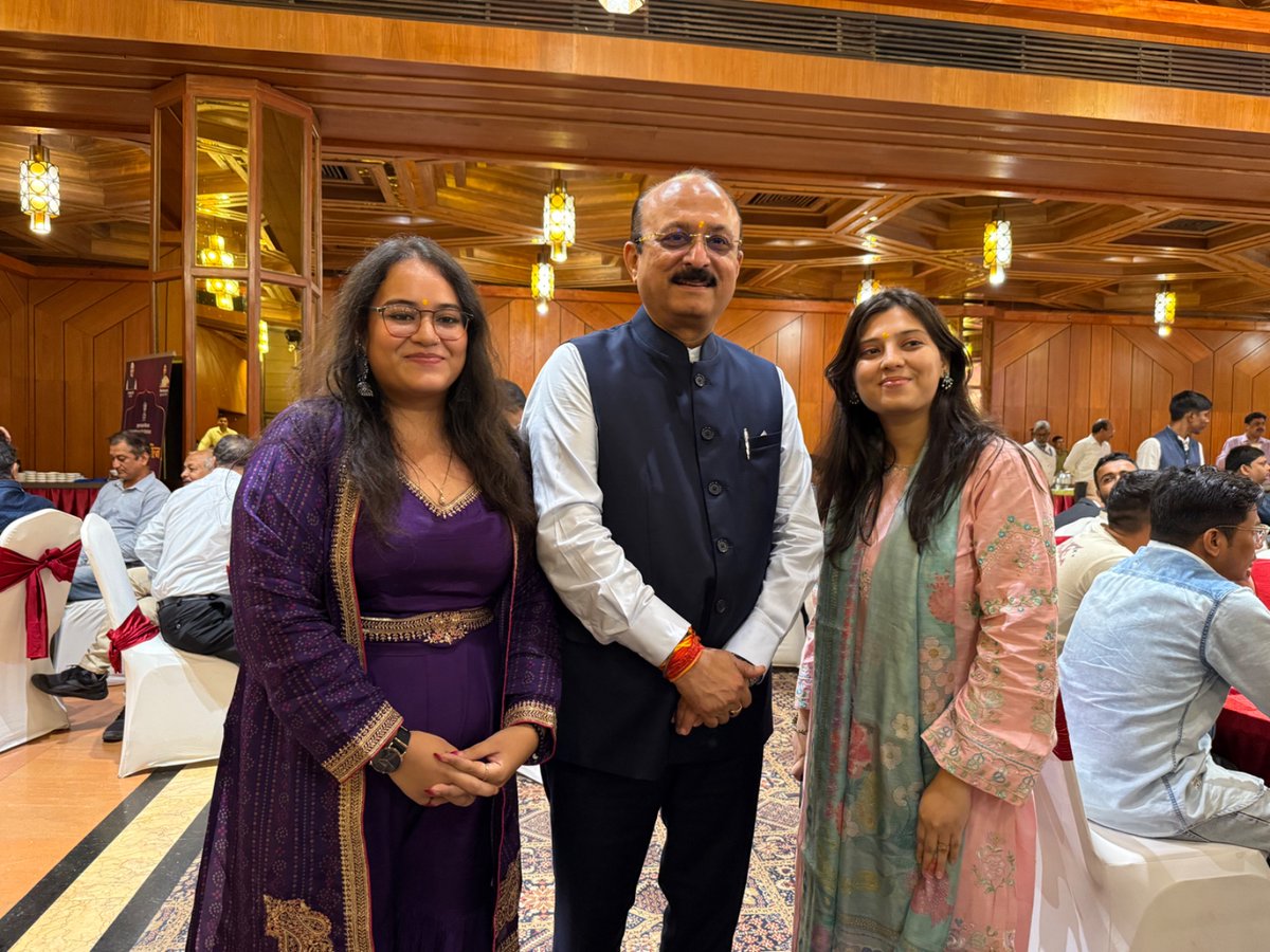 आज दिवाली मंगल मिलन समारोह में मीडिया प्रतिनिधियों के साथ आत्मीय और सार्थक संवाद का अवसर मिला। 
इस अवसर पर माननीय मुख्यमंत्री श्रीमती <a href="/gupta_rekha/">Rekha Gupta</a> जी, मेरे सहयोगी मंत्रीगण एवं अन्य वरिष्ठ गणमान्य अतिथि उपस्थित रहे।

<a href="/blsanthosh/">B L Santhosh</a>