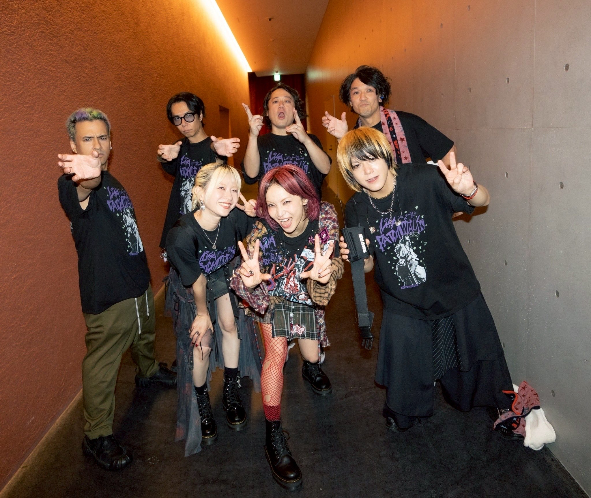 G3JIsJxasAA8vls?format=jpg&name=large