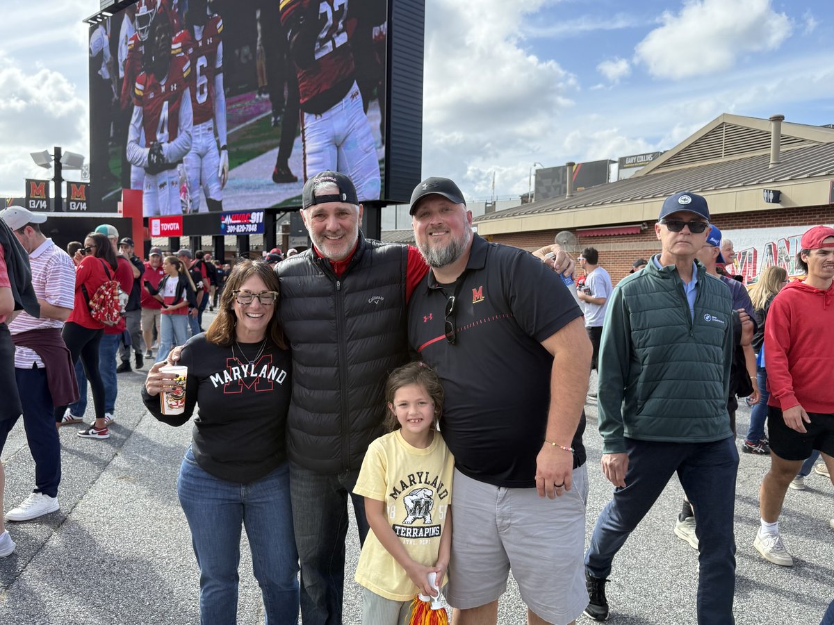 MattBroadrix's tweet image. Ran into ⁦@EBJunkies⁩ at the Terps game. Looking good EB. ⁦@JunksRadio⁩
