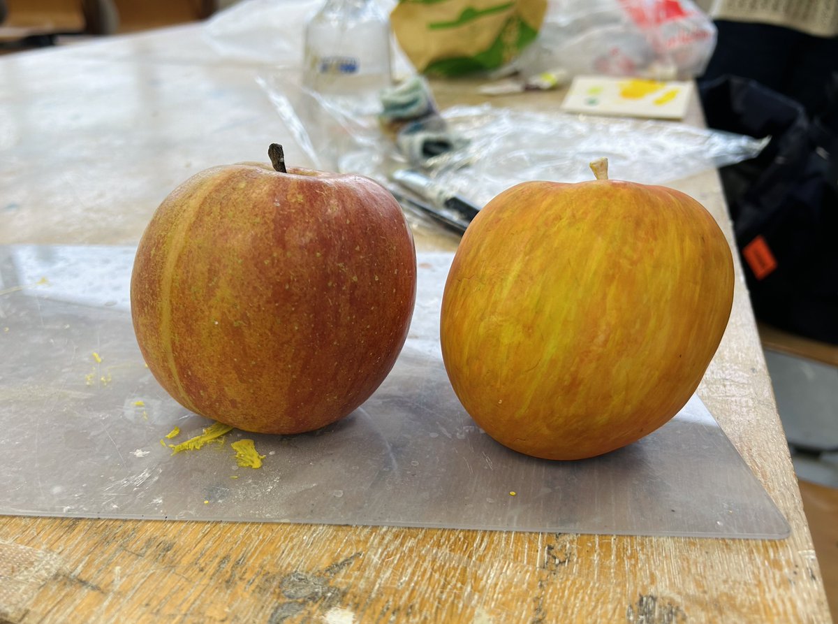 chocochocoGD's tweet image. 課題何も終わってなくて前作った林檎の模刻のめちゃくちゃ途中状態くらいしか載せられるのがない😀