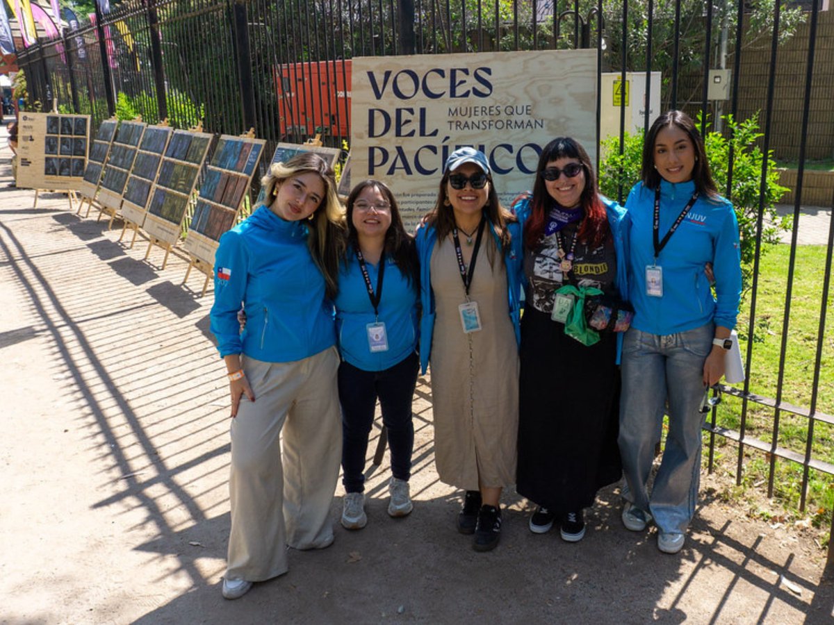 Durante el fin de semana fuimos parte de <a href="/ruidosafest/">RUIDOSA</a>, donde las voluntarias de la <a href="/A_delPacifico/">Alianza del Pacífico</a> compartieron con la ministra de la Mujer y la Equidad de Género, Antonia Orellana, con Francisca Valenzuela, cantante y fundadora de Ruidosas, y con el público del evento. 💜🙌🏻