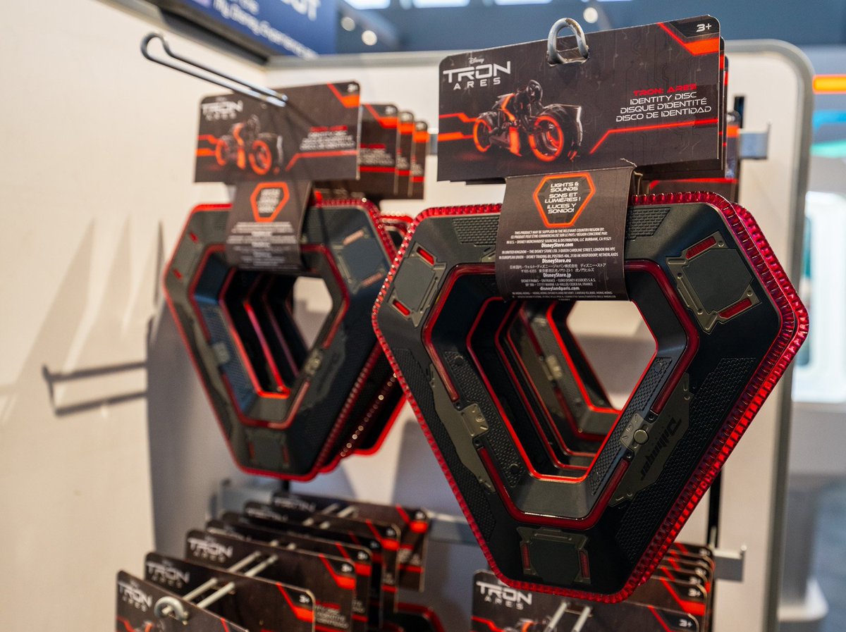 TRON: ARES のグッズ、海外では良さそうなのある… うちの欲しい