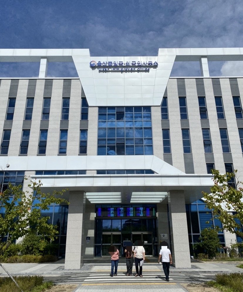 ついに外国人登録証ゲットしました✨
3週間前に申請し
直接受け取りに行きました〜
ただくれるだけでなんの
説明もなかったけど大丈夫なのよね??