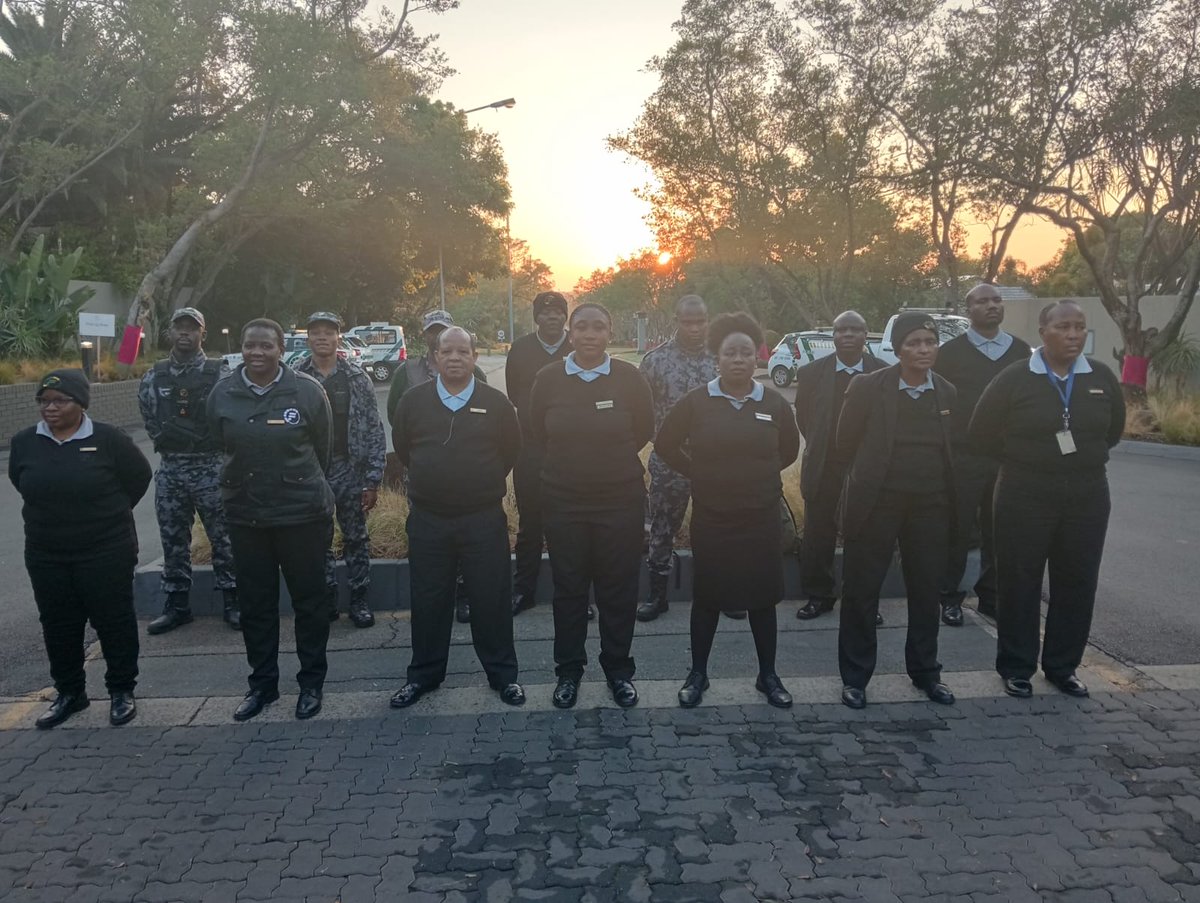 Fidelity_Secure's tweet photo. Fidelity officers at Kyalami Estates are on site &amp; are ready to serve. Our proactive presence ensures the safety of residents &amp; visitors while maintaining a secure environment throughout the estate.

#FidelityServicesGroup #Protection #Visibility #EstateSecurity #WeAreFidelity https://t.co/1qM0og0umZ
