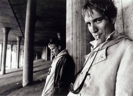 Hot Dawgs for Tea Gals?
Taya and Megan 
double trouble
Twin Town Adaptaion for EmmJ Models and Chloe Bailey Photography

J41 M4