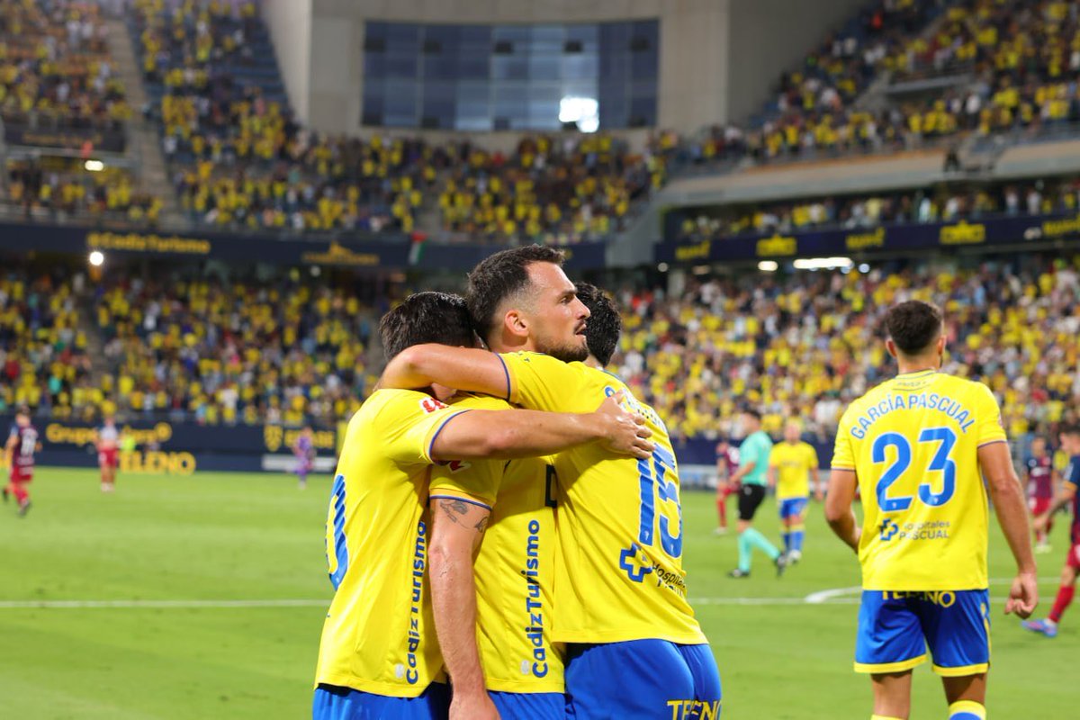 sergio_ortu8's tweet photo. Ambientazo y victoria en casa. ¡A por más!  @Cadiz_CF 💪🏼💛 https://t.co/z94wD1KGp5