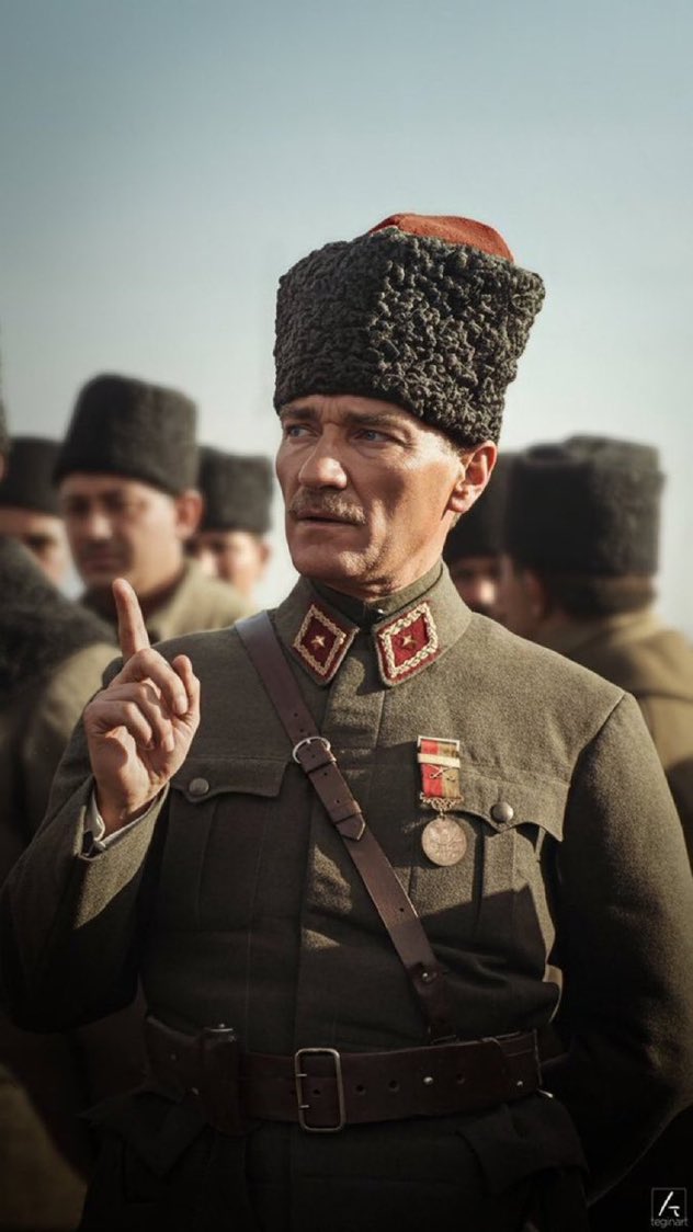 Atatürk, komutandır.
Atatürk, liderdir.
Atatürk, önderdir.
Atatürk, yurttur.
Atatürk, devrimdir.
Atatürk, bayraktır.
Atatürk, özgürlüktür.
Atatürk, gelecektir.
Atatürk, Türkiye'dir.

Ona düşman olanlar düpedüz alçak ve haindir!