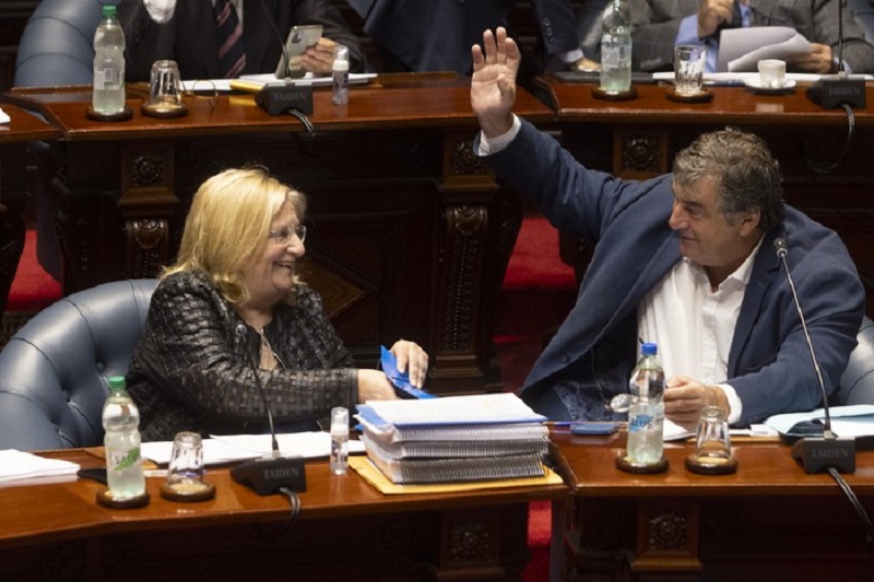 Blancos apuestan a modificar aspectos del presupuesto presentado por el gobierno nacional.

“Es un presupuesto con exceso de gastos sin transformaciones”, aseguró Sergio Botana.

lavozdemelo.com.uy/2025/10/13/bla…