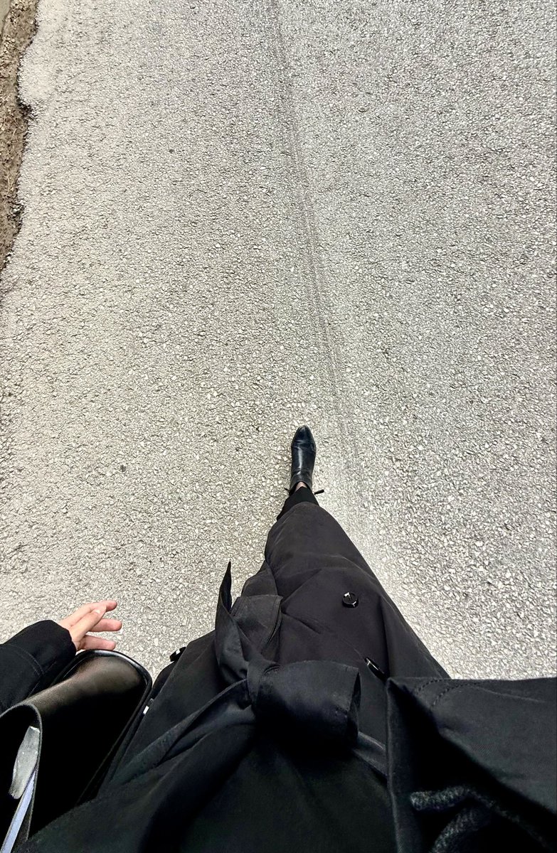 Simsiyah giyinmek..
Yaşanılan güç zehirlenmesi✔️