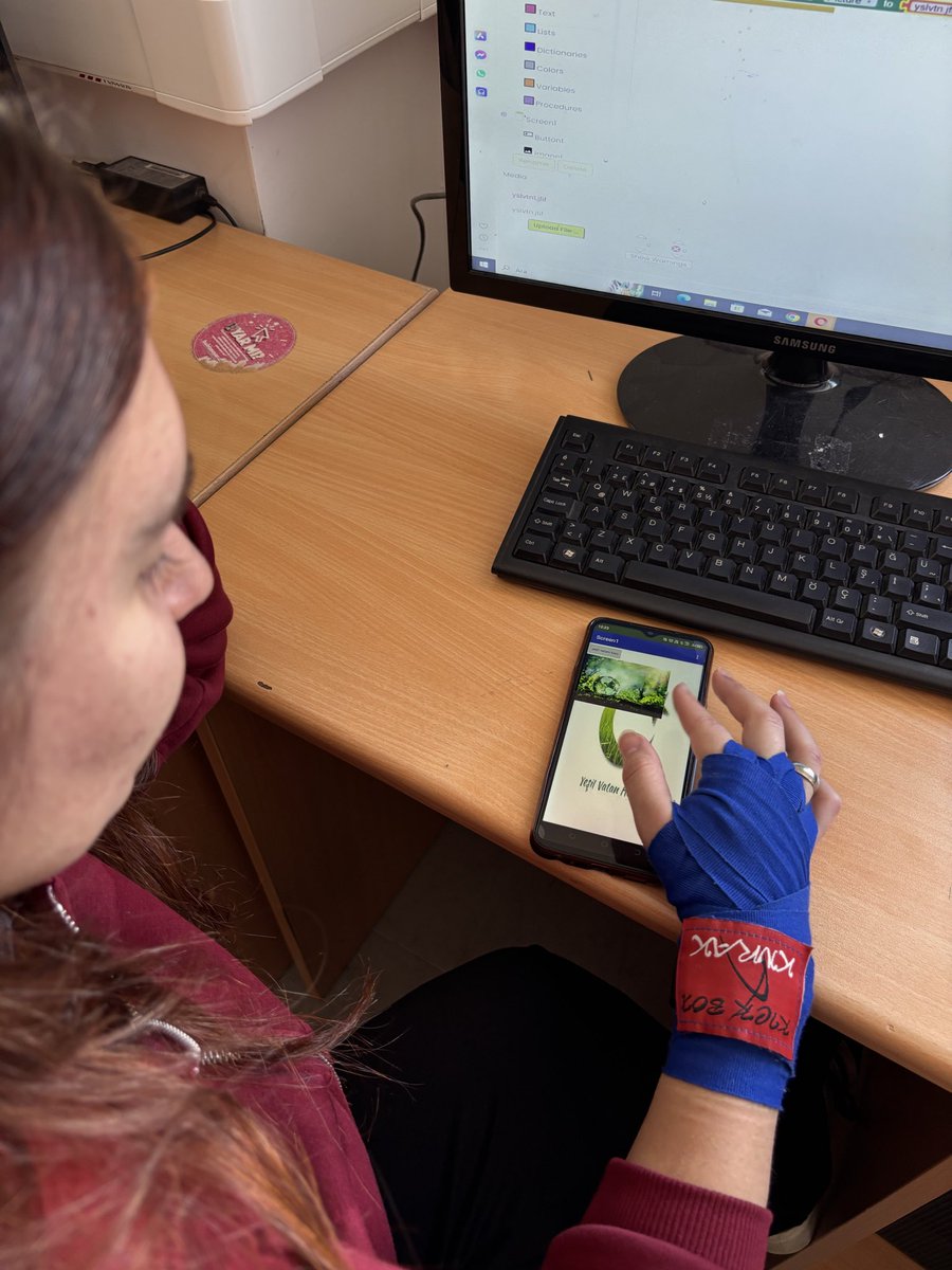 MtalHatun's tweet image. Bilişim Teknolojileri alanı olarak #CodeWeek kapsamında çocuk gelişimi alanı öğrencilerimizle “Yeşil Vatan” temalı mobil uygulama geliştirdik! 💻🌿
Teknolojiyle çevre bilincini birleştirerek yeşil bir gelecek için kodladık. 🌍✨
#CodeWeek2025 #YeşilVatan @myilmaz2023