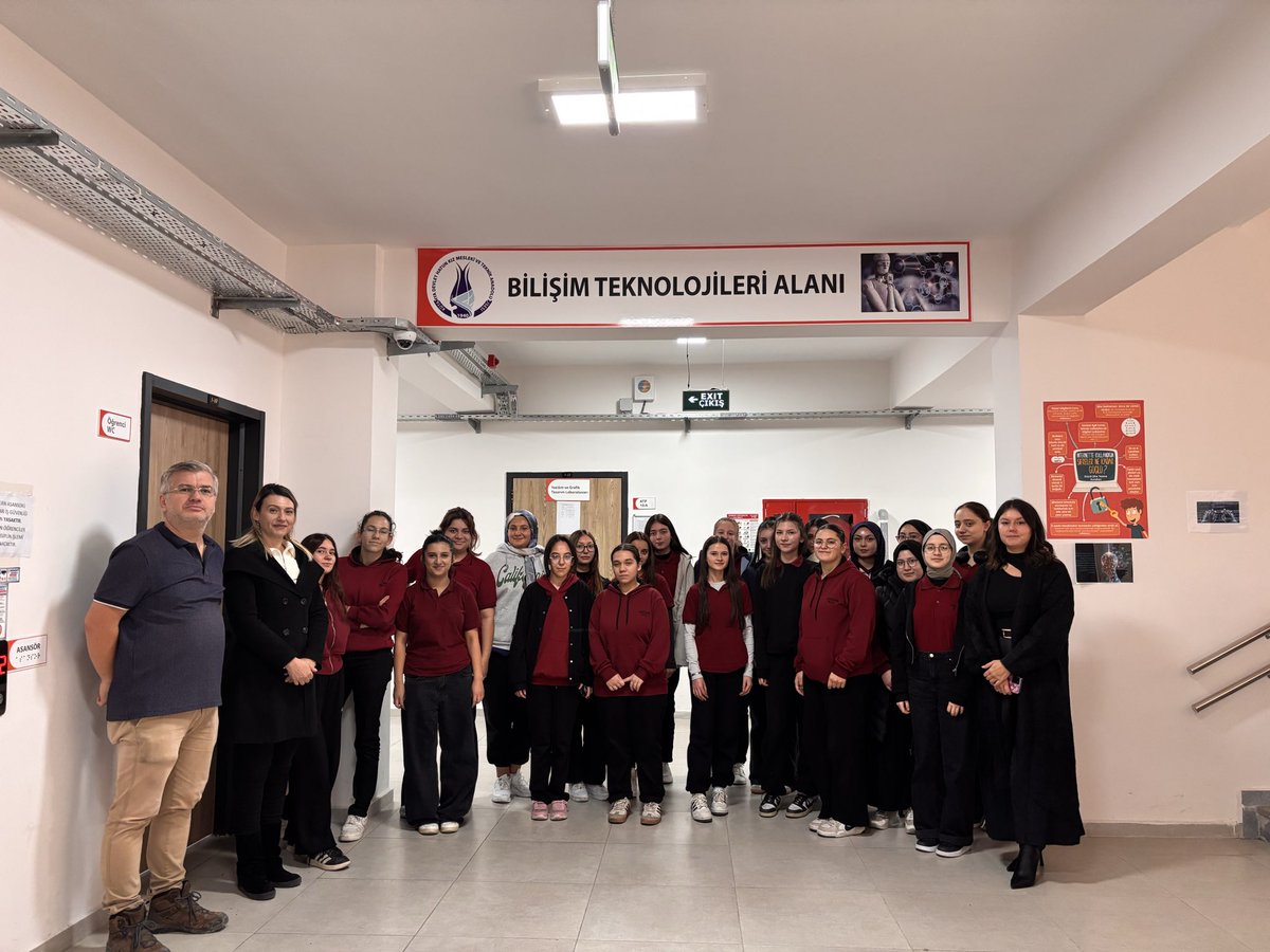 MtalHatun's tweet image. Bilişim Teknolojileri alanı olarak #CodeWeek kapsamında çocuk gelişimi alanı öğrencilerimizle “Yeşil Vatan” temalı mobil uygulama geliştirdik! 💻🌿
Teknolojiyle çevre bilincini birleştirerek yeşil bir gelecek için kodladık. 🌍✨
#CodeWeek2025 #YeşilVatan @myilmaz2023