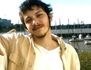 Este fue uno de los creadores de Qunita. Requiem para el eternamente bello Santiago, un joven que dedicó su breve vida a mejorar las de los demás