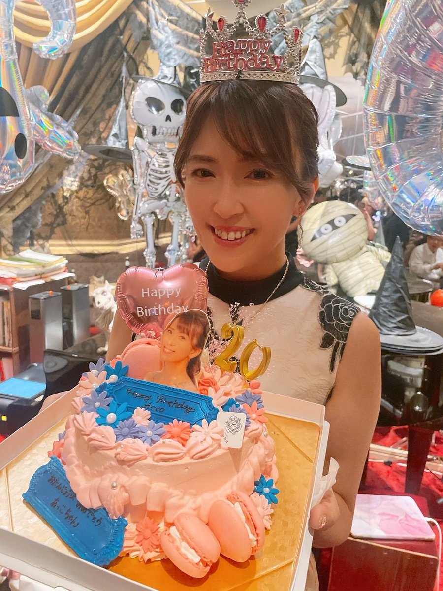 お誕生日イベントやらせてもらいましたー😆
沢山歌ったし楽しすぎた♡
ご来場くださった皆様ありがとうござました！！！

手伝ってくれたひーちゃん、AYACAちゃん、たきちゃん、たくと！
そしてお店貸してくれて、顔も出してくれたおりえぴありがとう😍😍✨️
最高のお誕生日になったよ😭♡