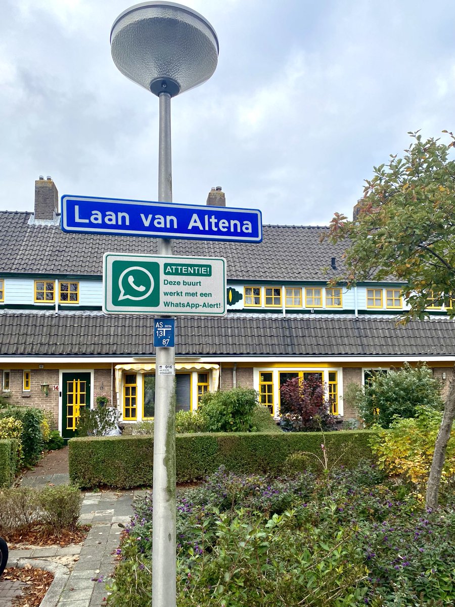 Zandtaartjes van bakker Demmenie op weg naar de speeltuin aan de Laan van Altena.