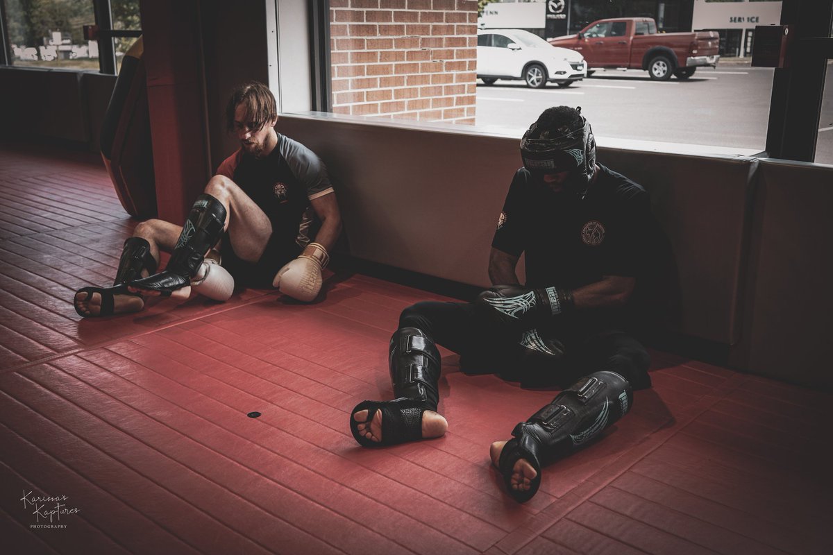 Set a goal that makes you want to jump out of the bed. #MondayMotivation #MondayThoughts #MondayVibes #MondayMood #MondayMorning #MotivationMonday #Motivation #Inspiration #BlackExcellence #LifeLessons #Kickboxing #BoundForGlory #BOSSMODE #BOMBSANDDRAMA #TuneUpCrew #FYP #ForYou