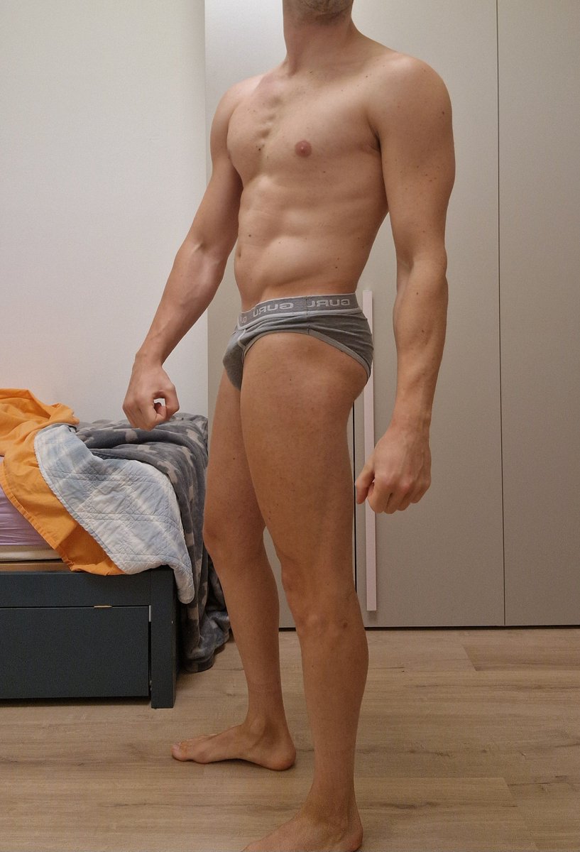 Monday bulking check. My abs are almost gone. What do you think? Encourage me on with a comment 🔥💪🏻

#grommr #bulkingmode #bulk #feeder #feeding #gainer #getbig #musclemass